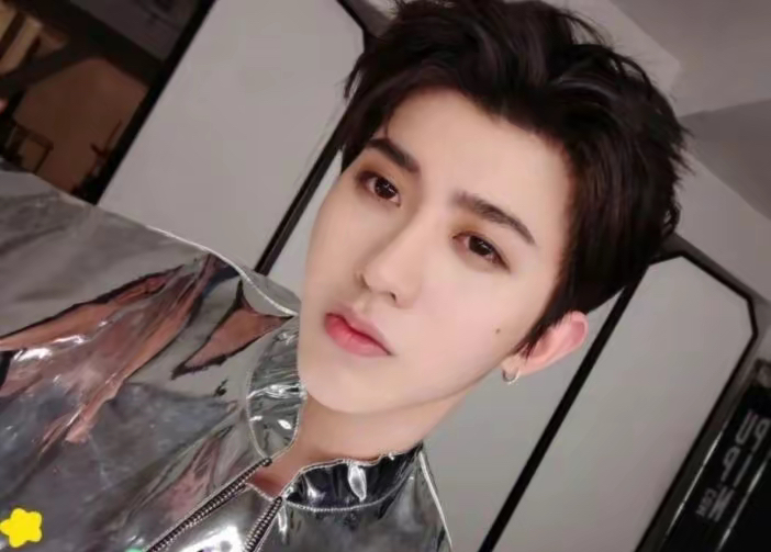 莫小棋预测蔡徐坤将在下半年官宣恋情,事业会更上一层楼!