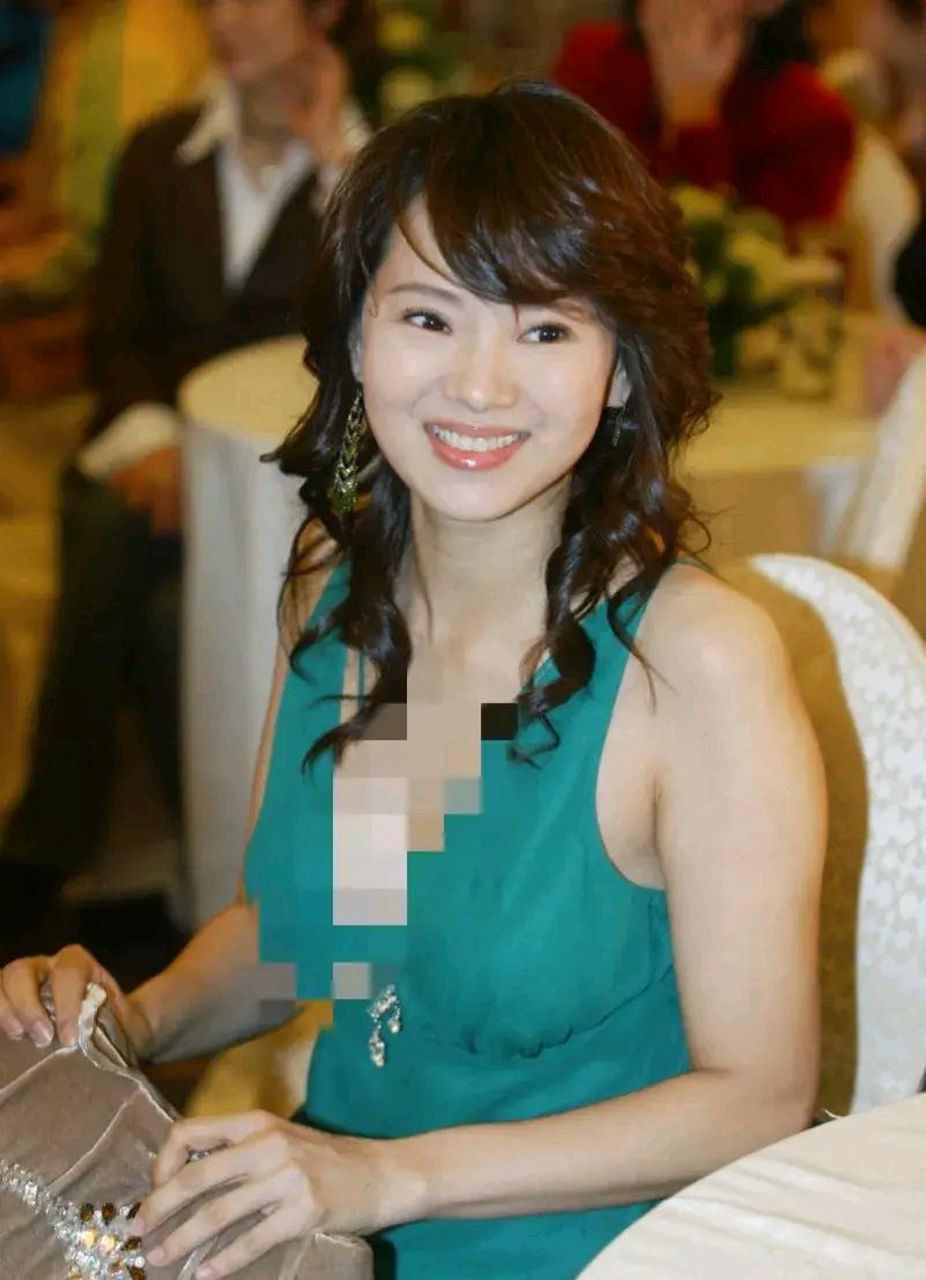 秦昊在记者面前一脸震惊地回答:"她的品味比我好,那房子特别漂亮.