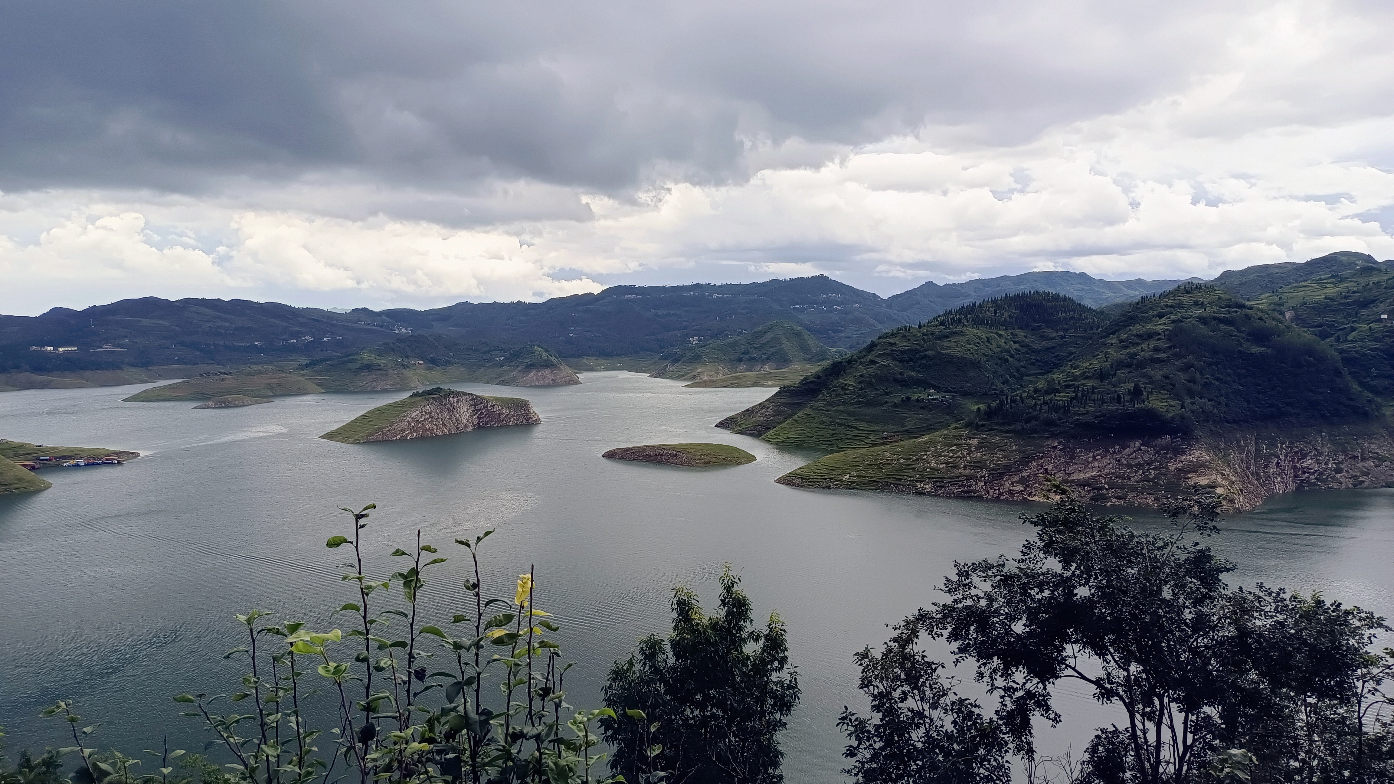 支嘎阿鲁湖