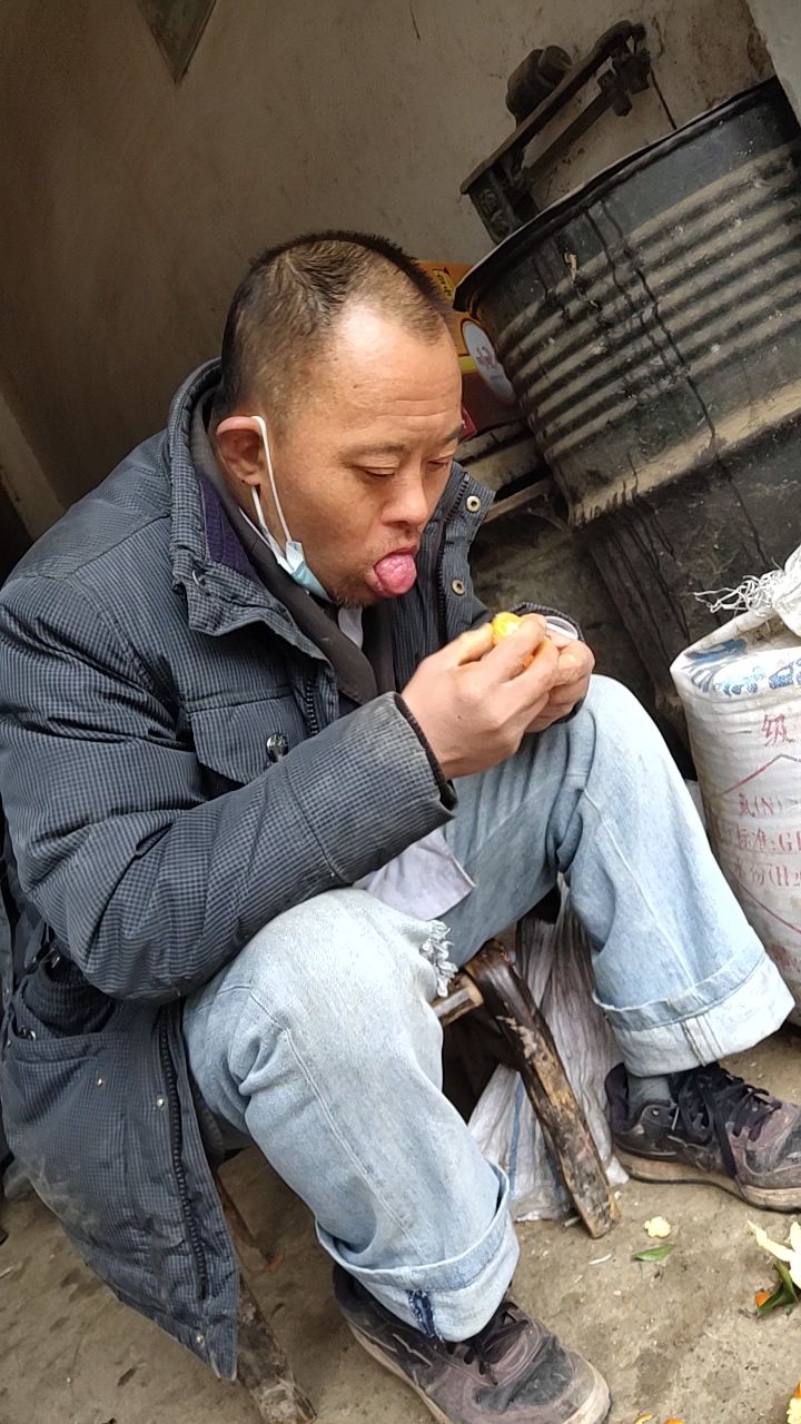 我家春节的快乐打开方式#村里的守村人