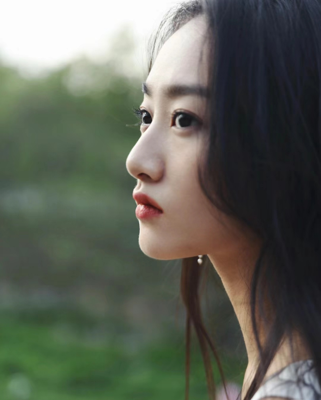 电影消失的她里的李木子是血包体质  她的性格内向,话不多,不怎么社交