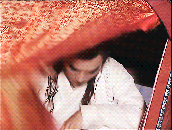 他参演的第一部电视剧《七侠五义》,在这部电视剧中他扮演的是展昭,而