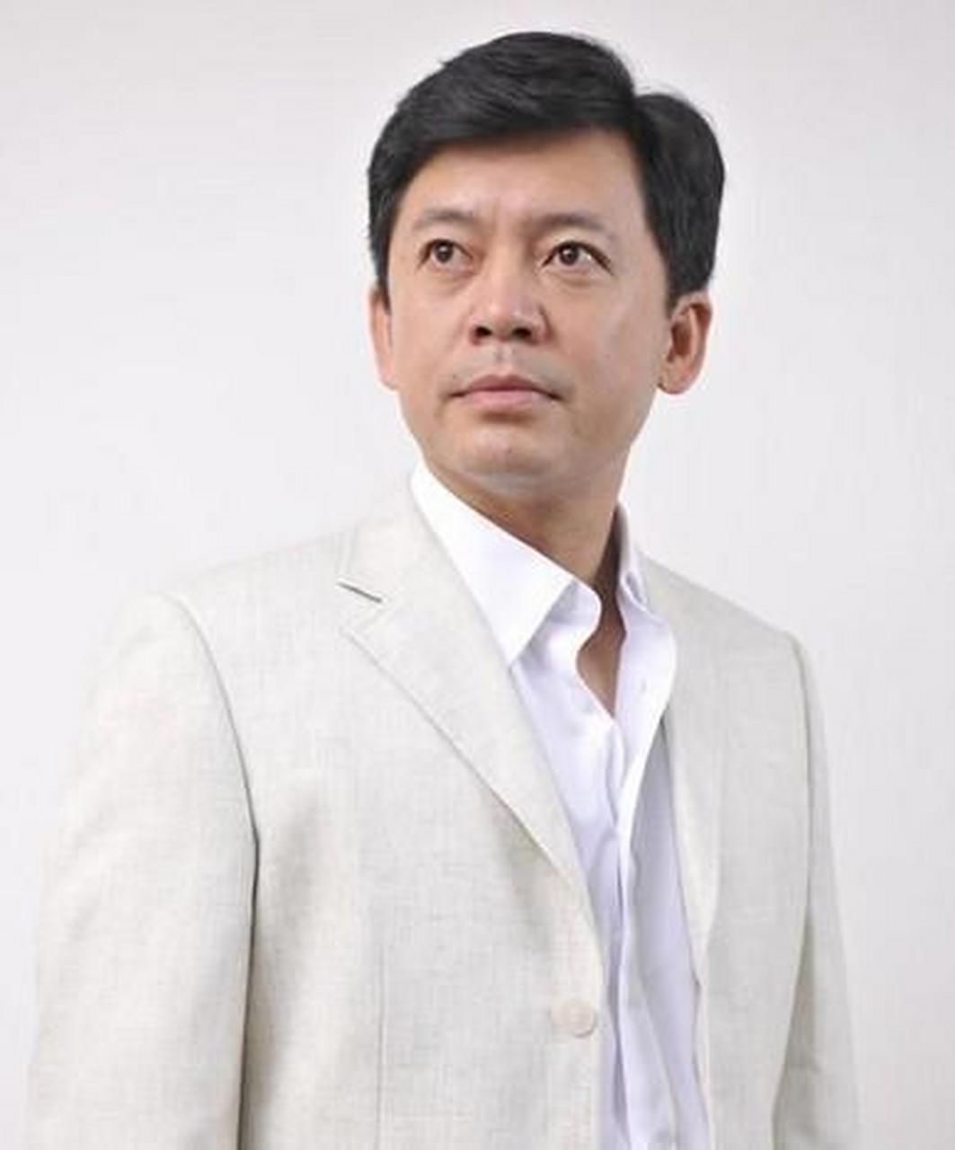 在这四位演员中,胡亚捷是成名最早的,他主演的电视