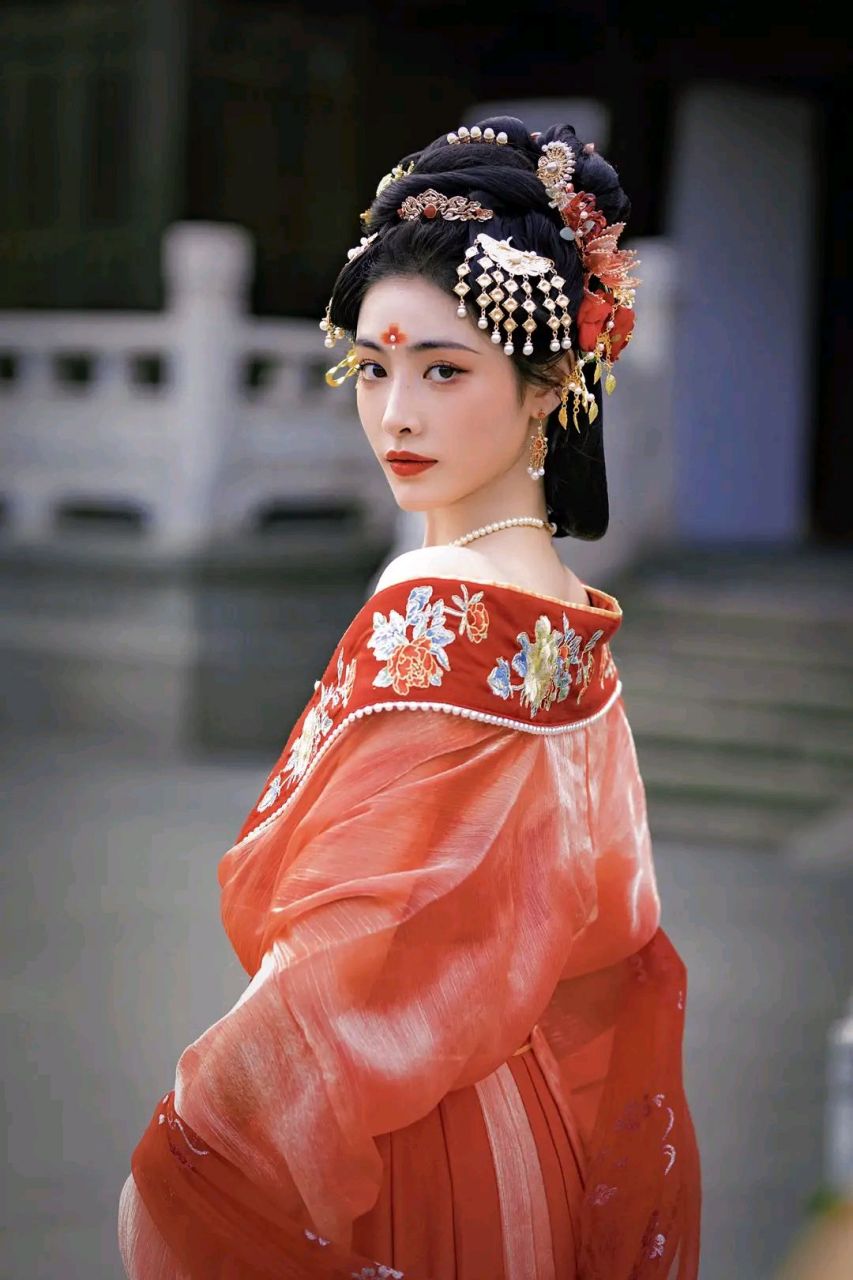 古典国风美人# #八卦娱乐明星# #许佳琪# 许佳琪汉服写真,美貌性感