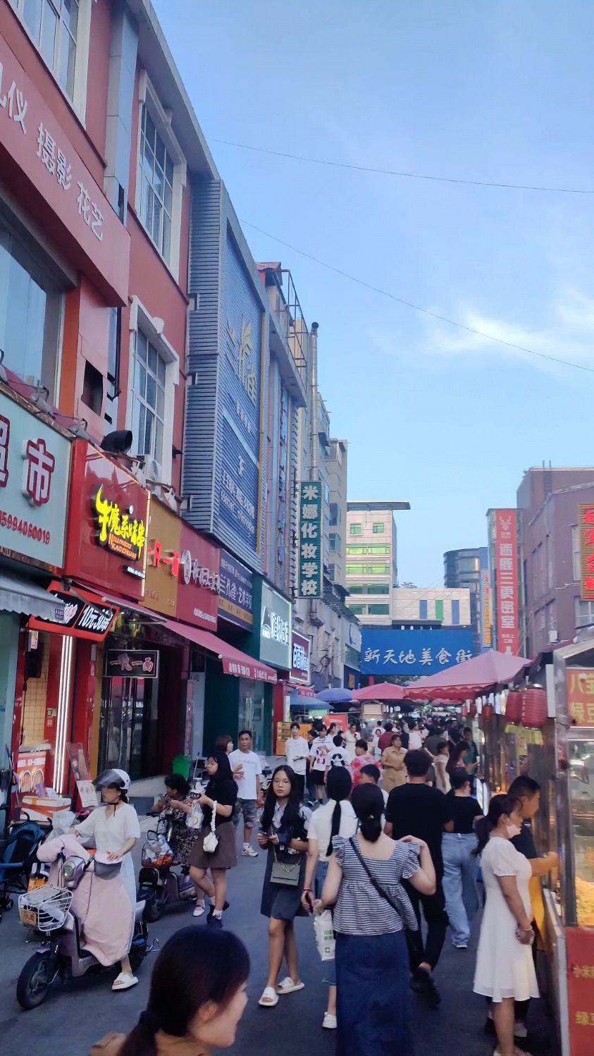 漯河新天地美食街你喜欢吃啥-度小视