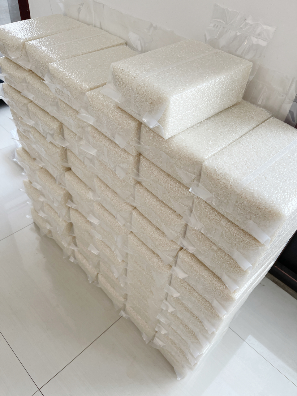 这一百斤大米28号上午九点被投递到了驿站,下午客户找我说让我联系