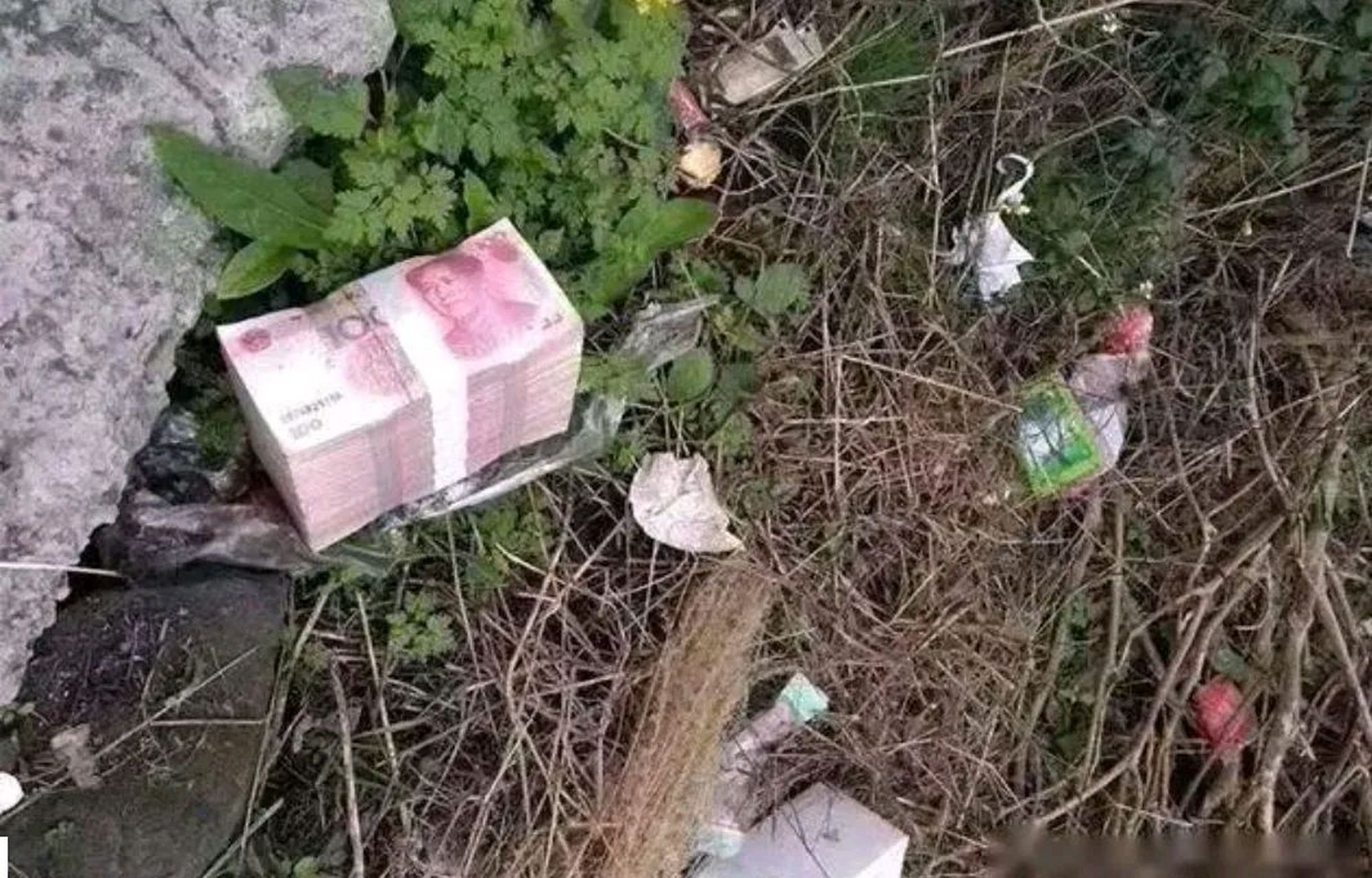 近期各地,出现了路上遇到地上掉有一沓钱,却不敢捡. 为什么?