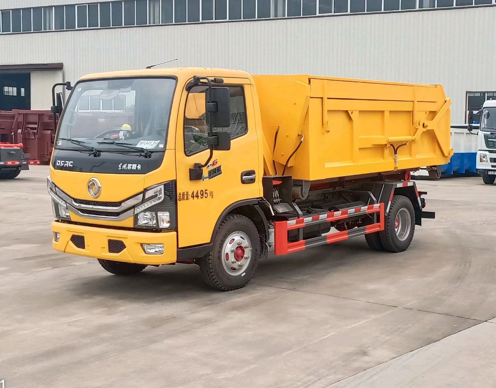 东风多利卡d6勾臂建筑垃圾车