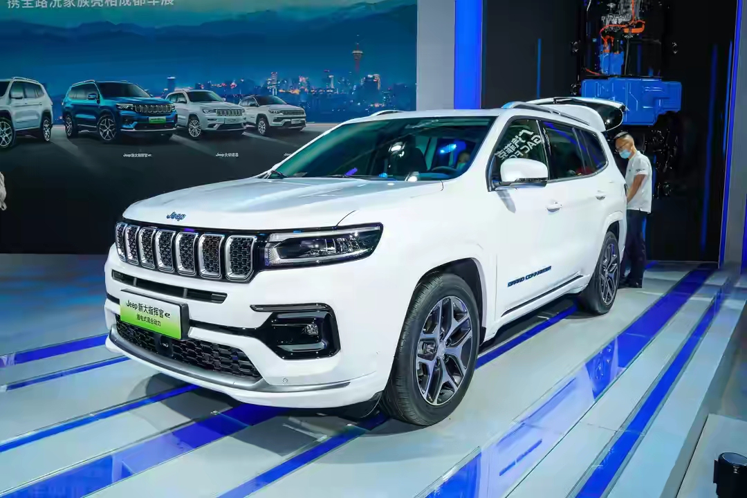jeep新款大指挥官亮相天津车展,实力均衡,质感舒适