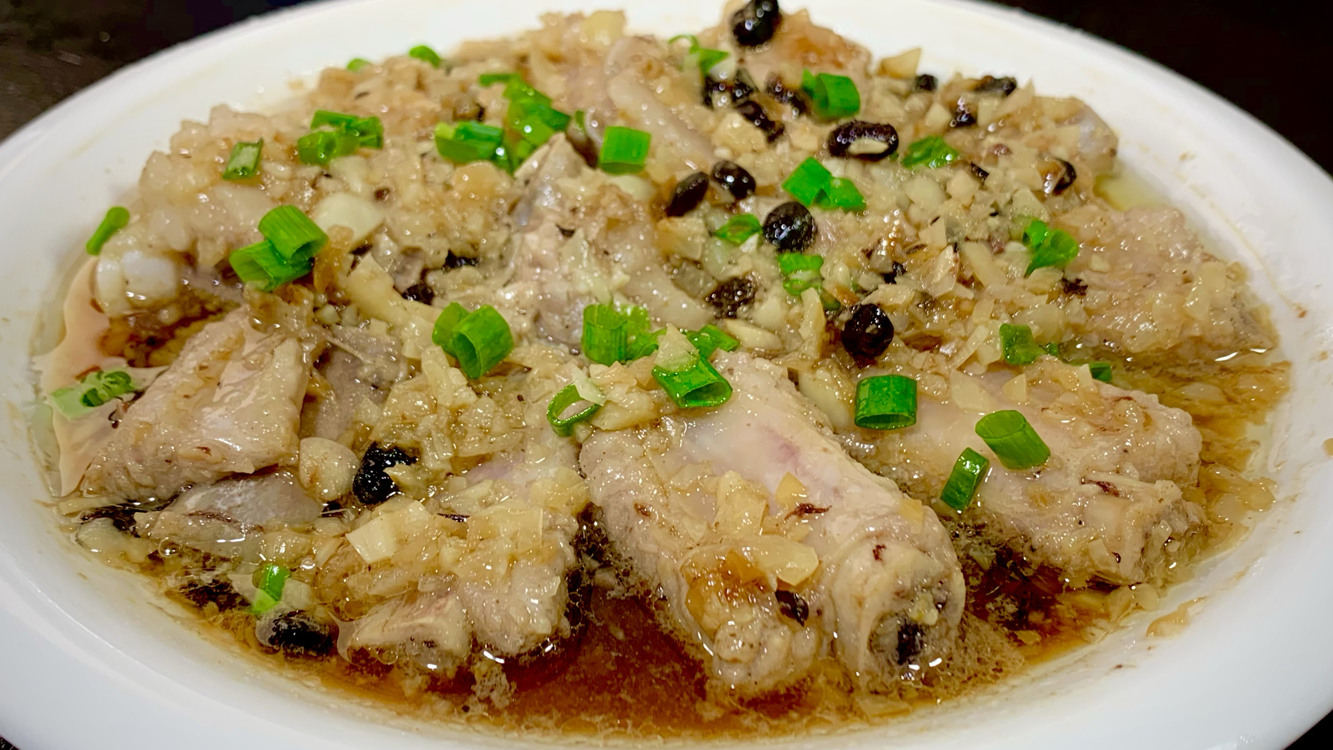 广式清蒸蒜蓉排骨好吃不上火,用料简单,原汁原味,汤汁可以拌饭