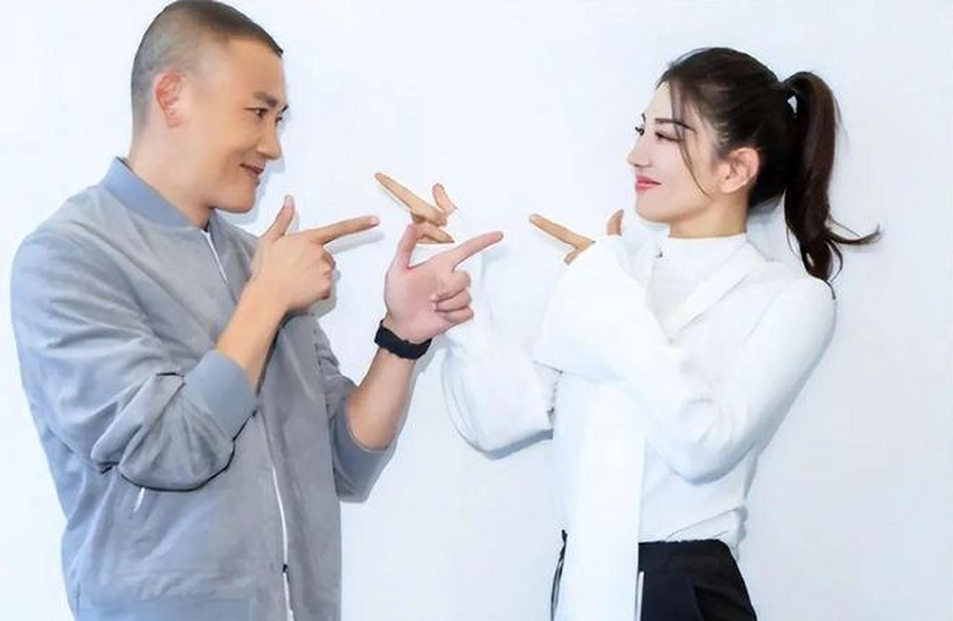 聂远和黄奕时隔20年再聚首,一个已成油腻大叔,一个仍似二八少女