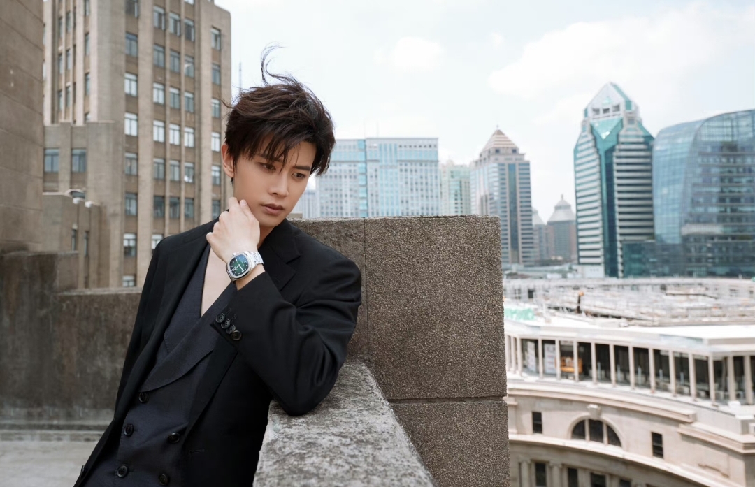 任嘉伦与美度手表:时尚界的璀璨新星还是老派经典?