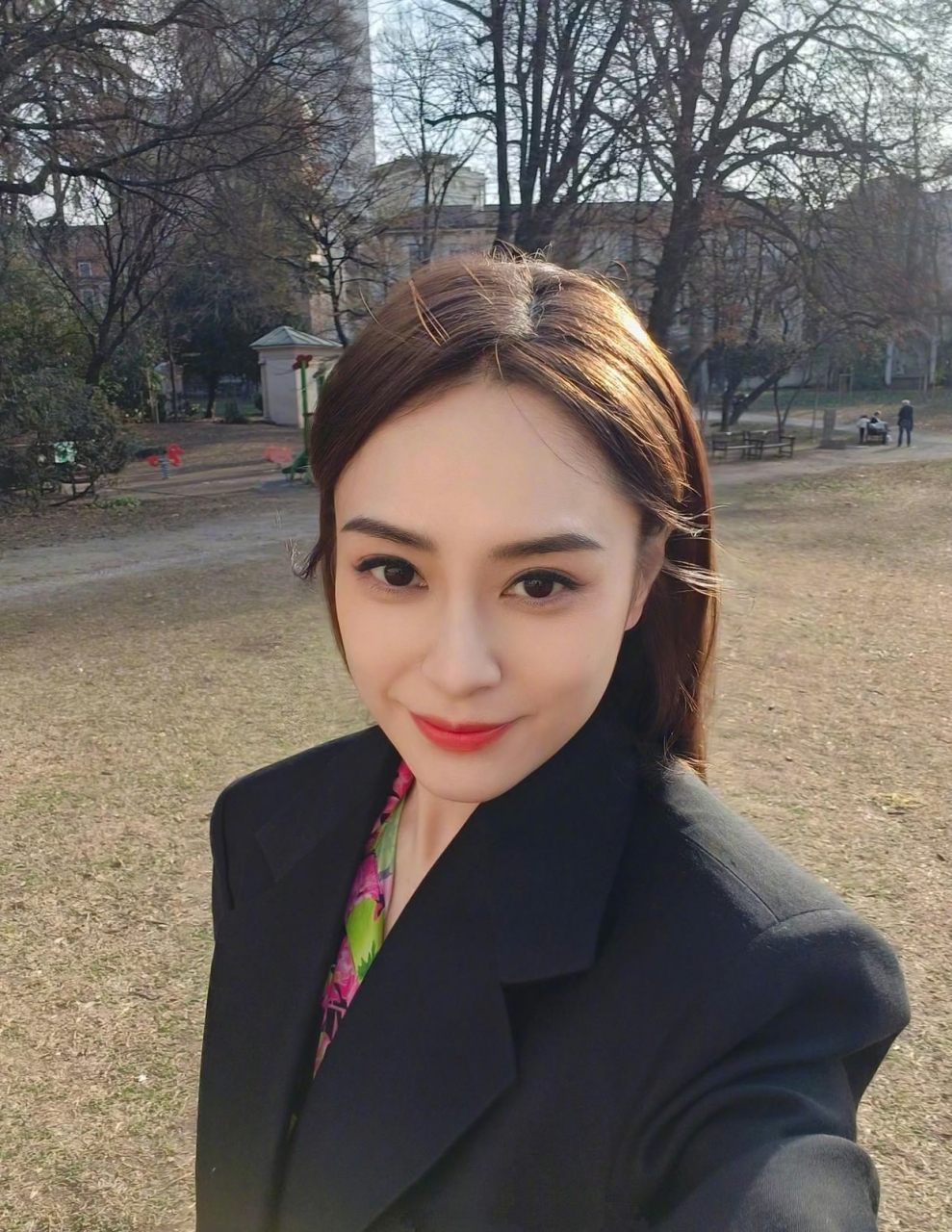 明星自拍姿势锁死!钟欣潼太美啦#我们都爱聊八卦