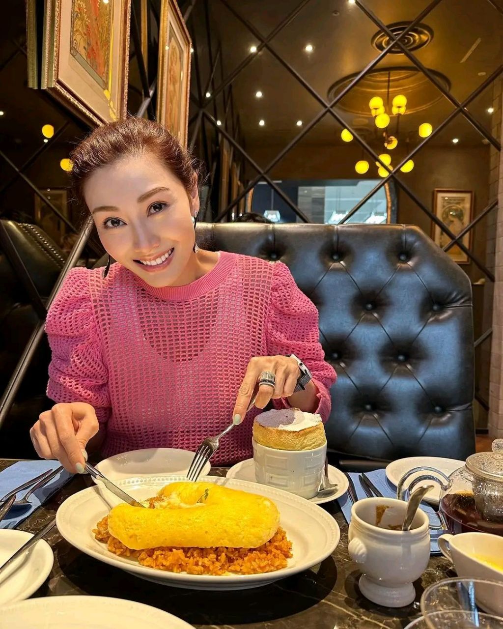 香港著名女星李嘉欣的生活照,她今年已经52岁还是保养得很不错