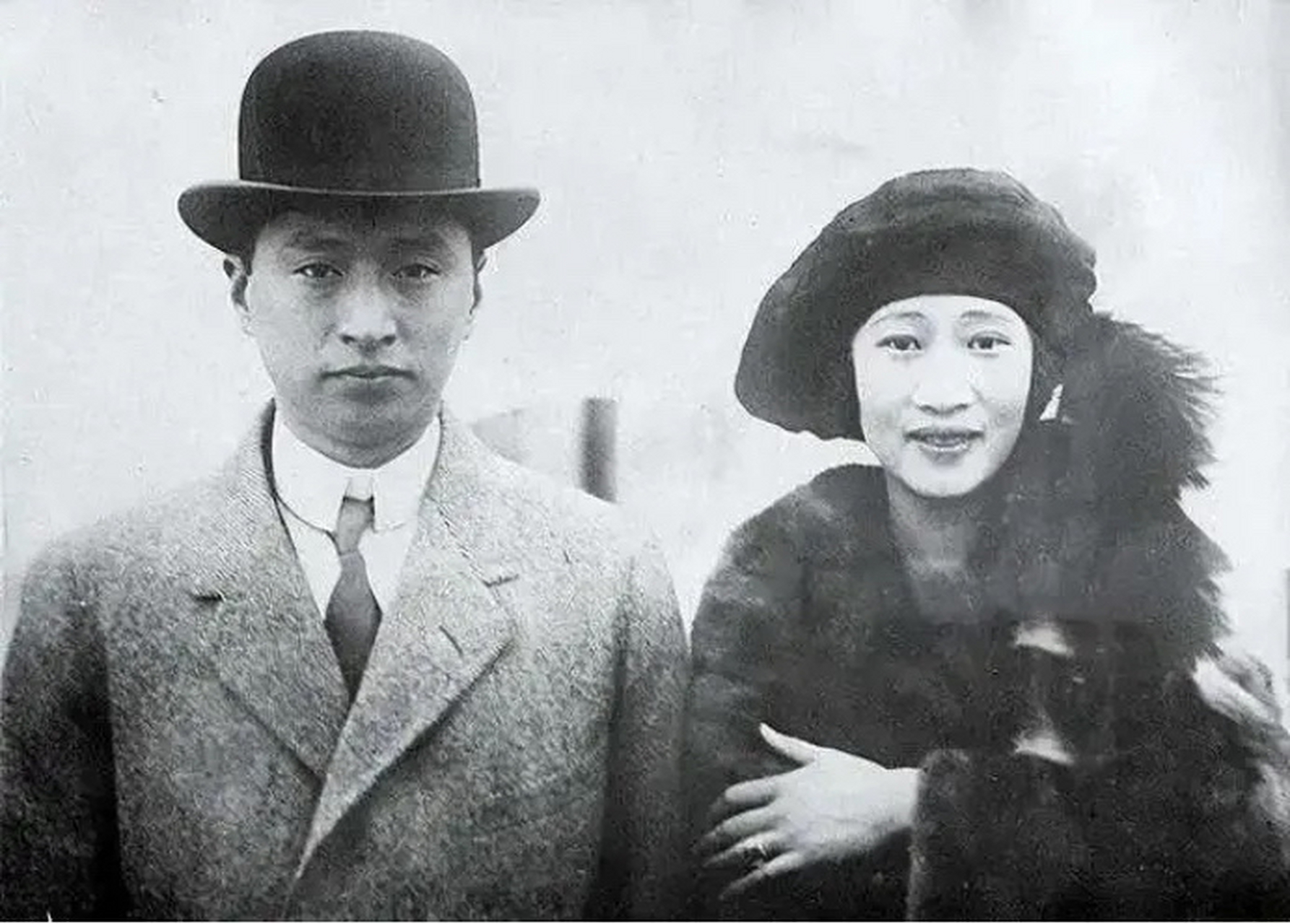 1959年,顾维钧趁妻子黄蕙兰睡着,偷偷溜进严幼韵的房间.