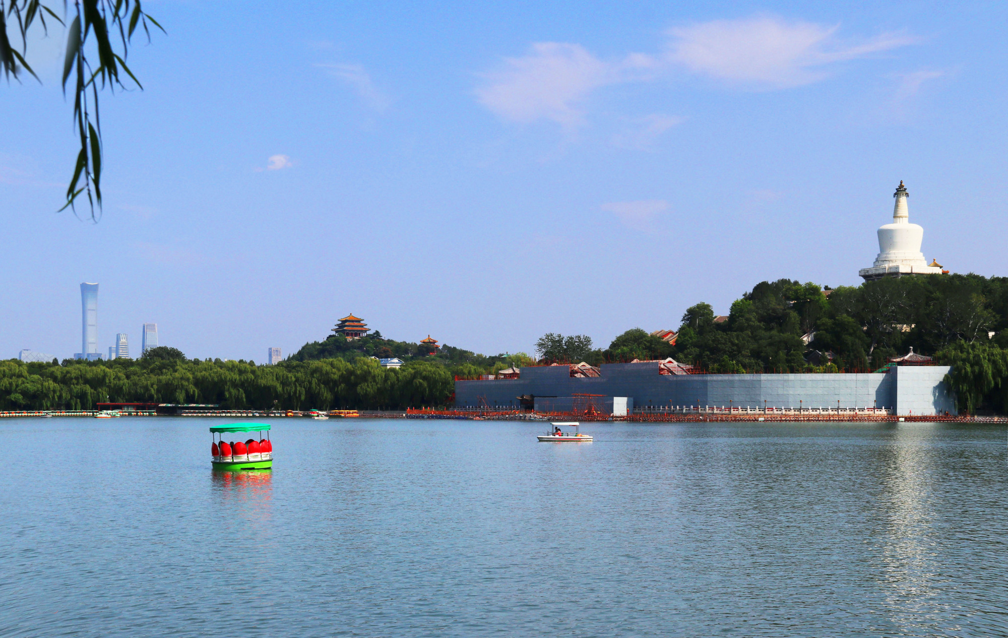 美图共赏|故宫角楼北海白塔交相辉映