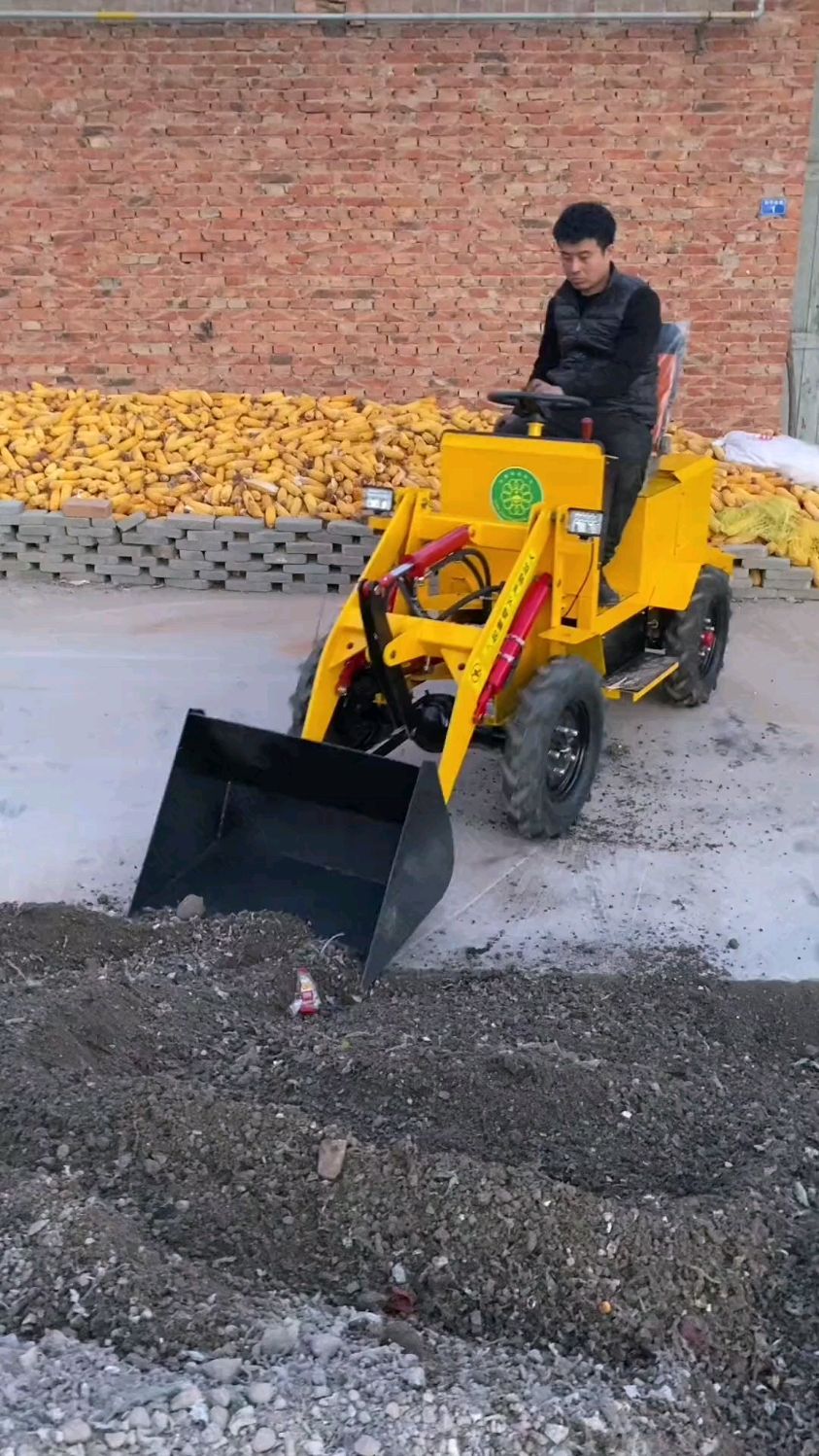 18马力四驱铲车装载机铲沙子石子冬天铲雪轻松省事-度小视