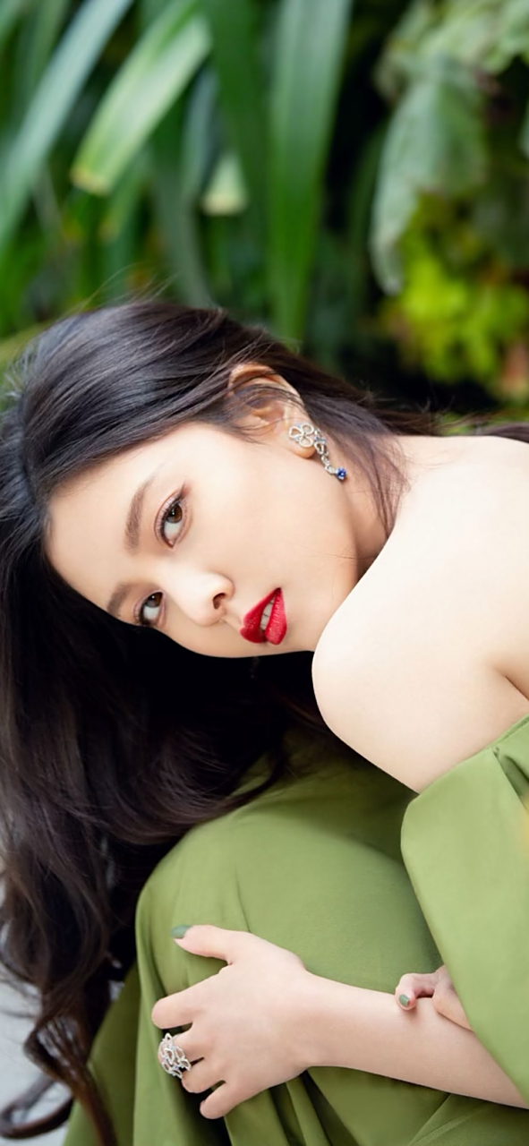 宋研菲性感红唇