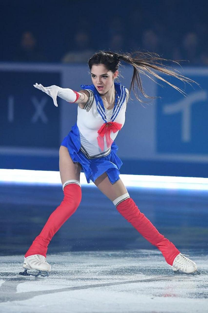 俄罗斯花滑妖精梅德韦杰娃,犹如天仙下凡邪魅一笑暖化无数人的心