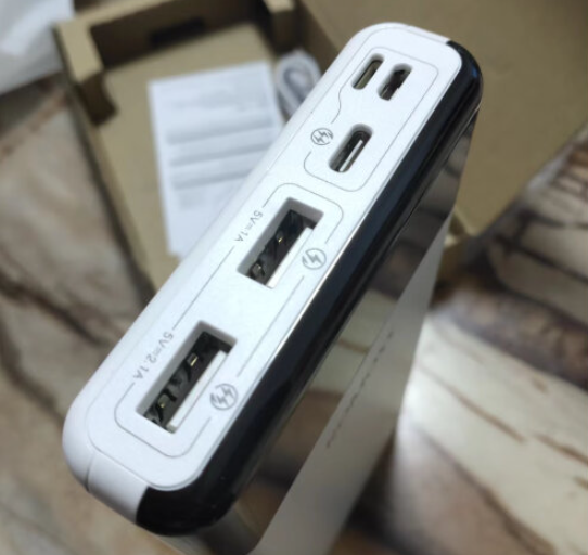 罗马仕lt20:两万毫安大容量 led高清显示,这样的充电宝你喜欢吗