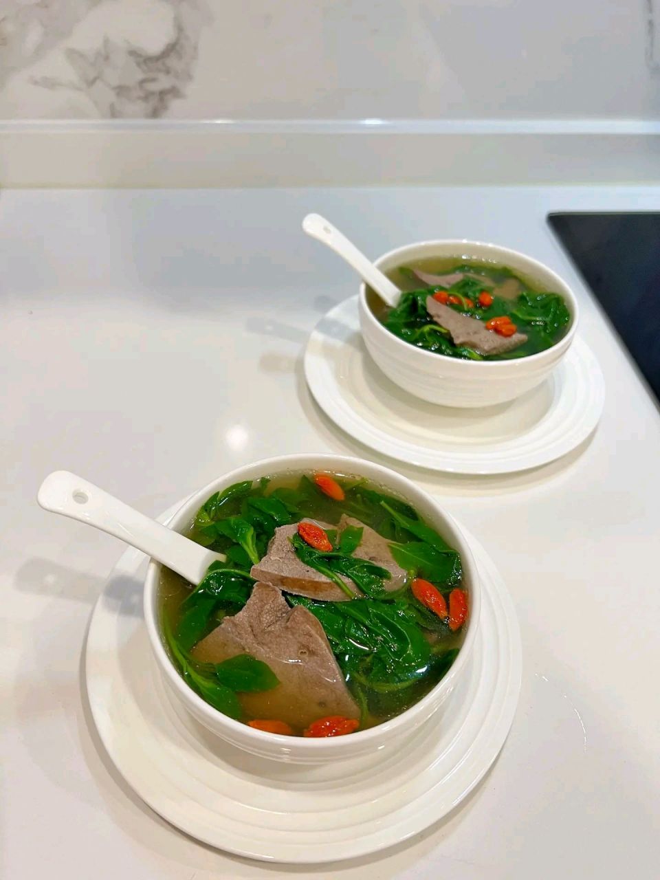 春季食补|清肝明目枸杞叶猪肝汤|||春天是吃各种野菜的季节.