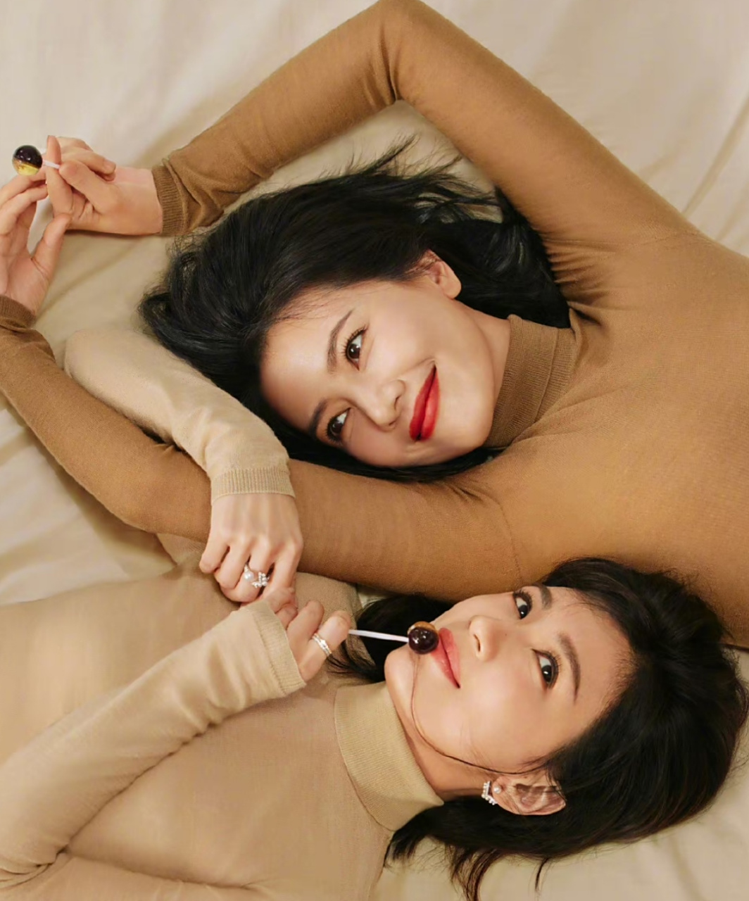 高圆圆和贾静雯同框拍杂志,两人越长越像了,眉眼之间都是温婉柔和的