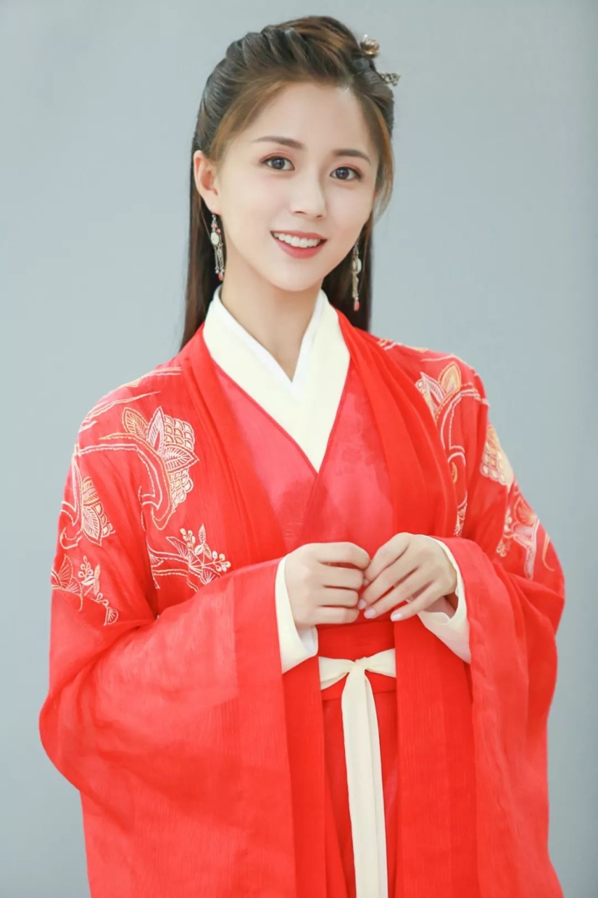 汤敏,1996年9月3日出生于上海,中国内地女歌手,演员.