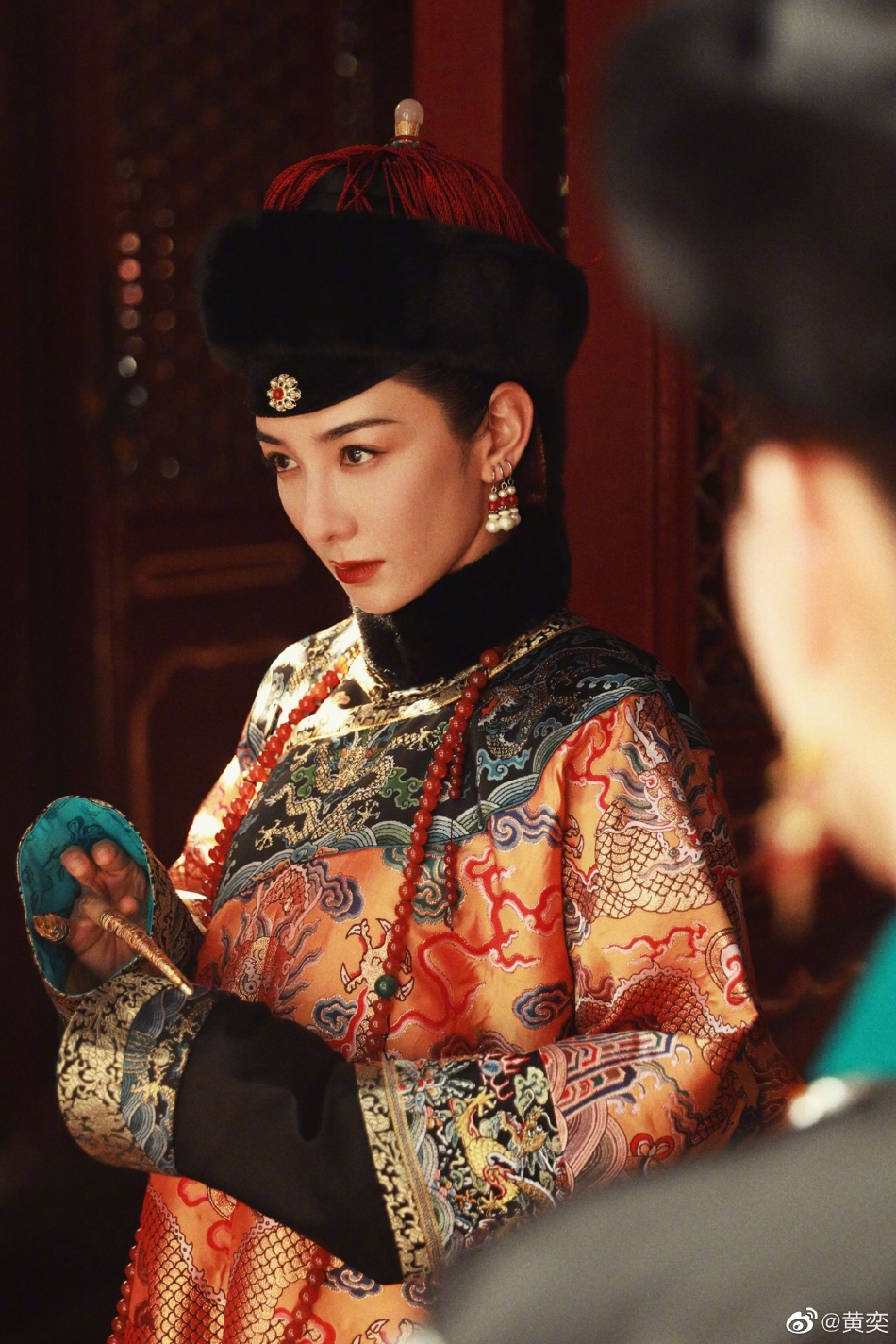 组图:跟我一起梦回清宫!黄奕晒大贵妃娜木钟清宫扮相写真