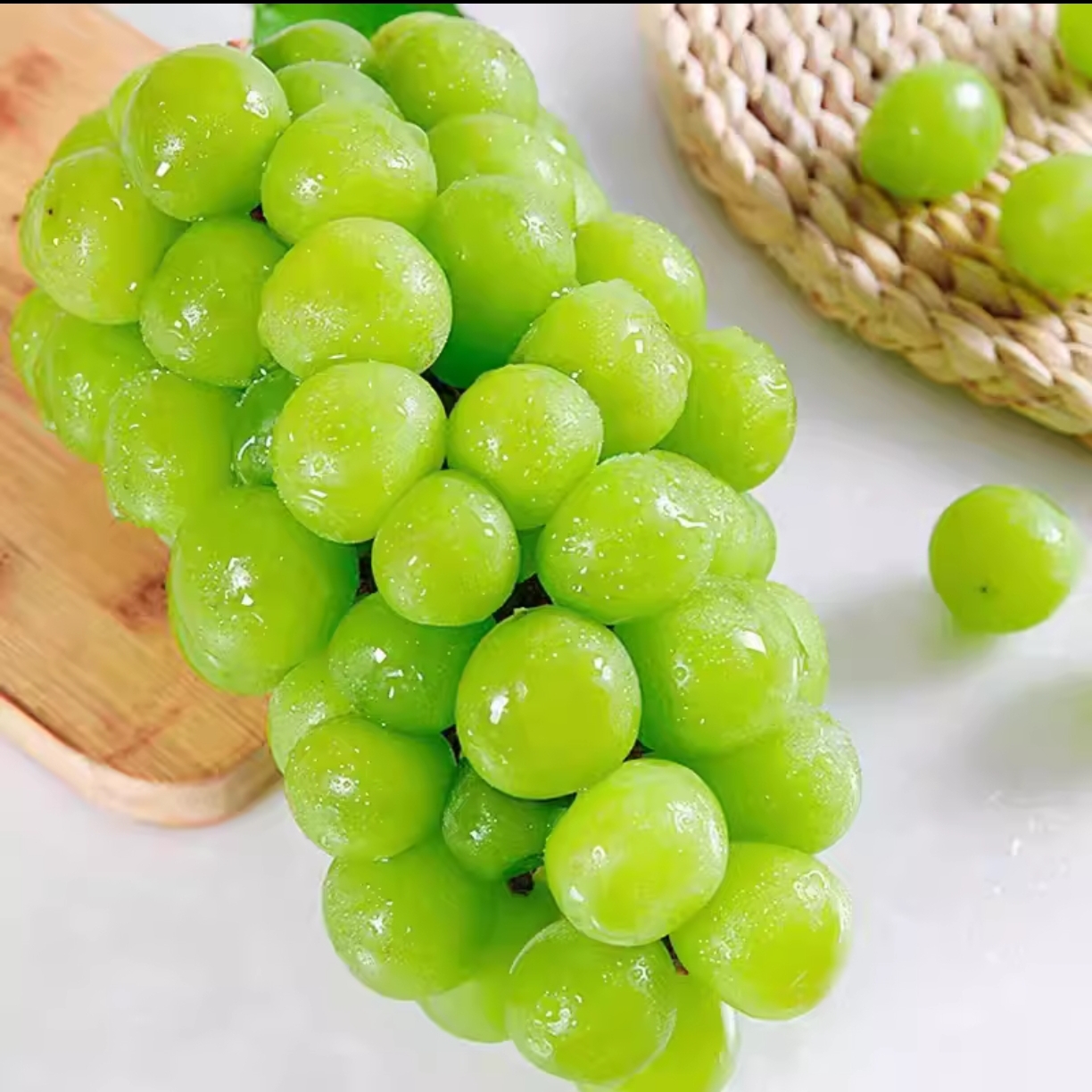 这种大个头的晴王葡萄,真心不建议儿童大量食用