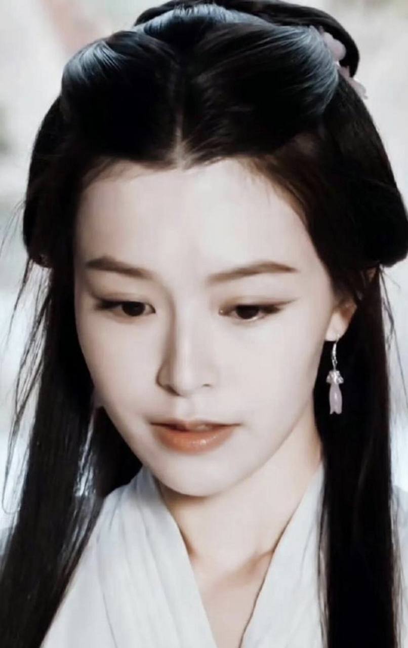 当年文咏珊演《天龙八部》里的王语嫣的时候,遭到网友无情的吐槽,吐槽