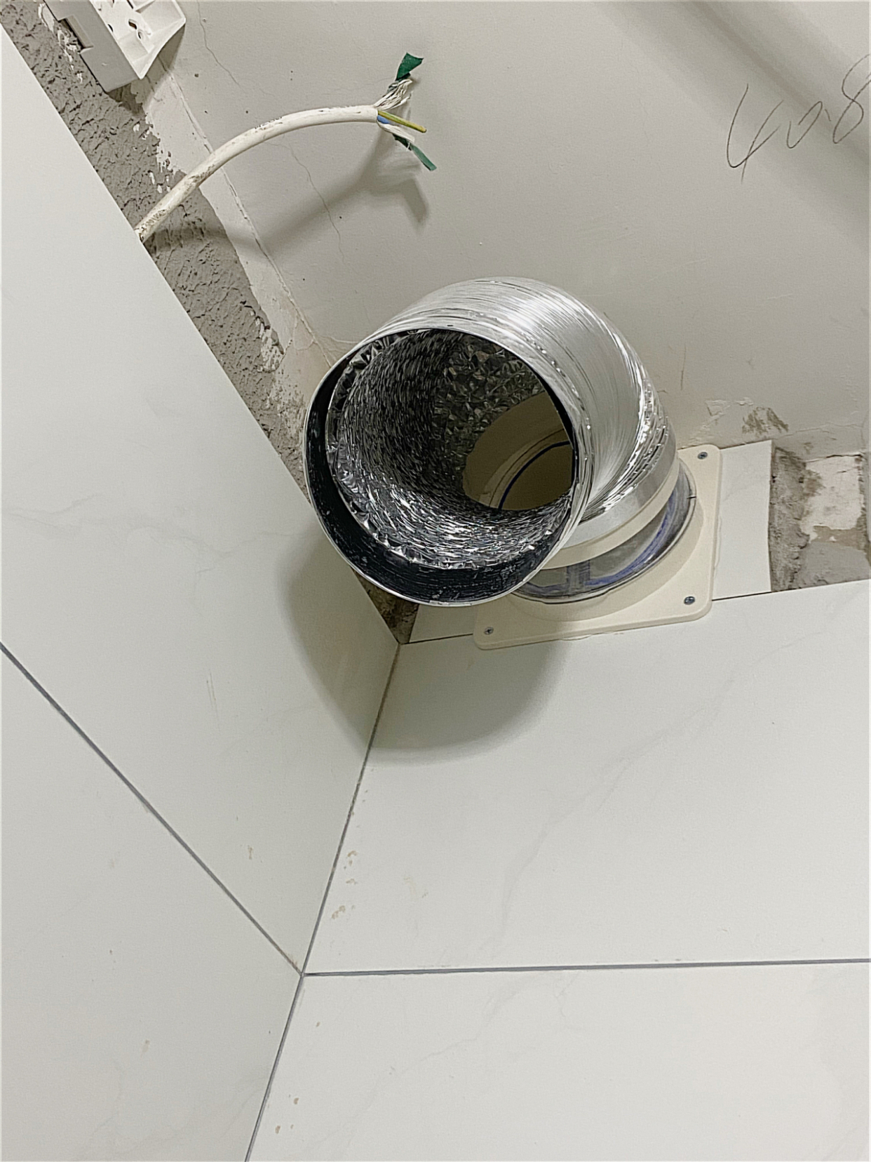 装修干货.厨房装修烟道窜味检查烟道止逆阀