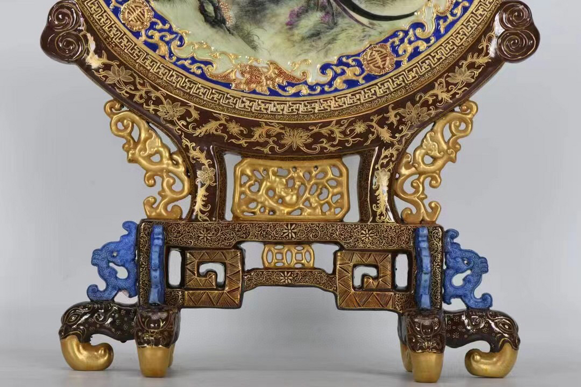 清乾隆,珐琅彩雕刻描金屏风 高46.2厘米,最大径31.2厘米,底径29厘米.