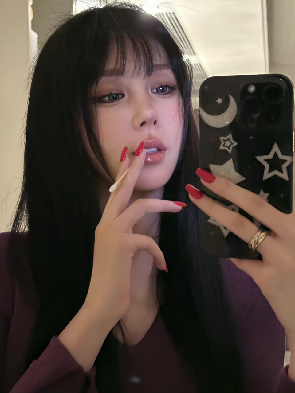小马哥叼的是牙签,姑娘你叼个棉签是怎么回事?
