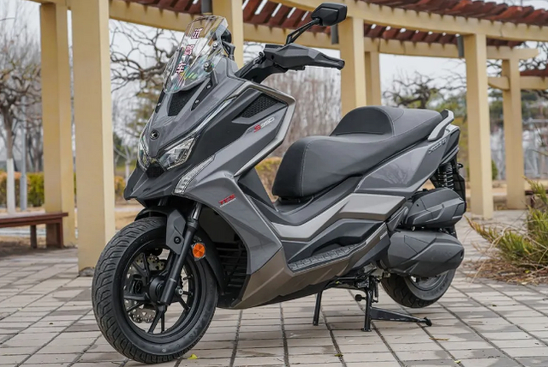 就是这个外形设计很漂亮,作为我们宝岛台湾省的摩托车品牌,光阳以前