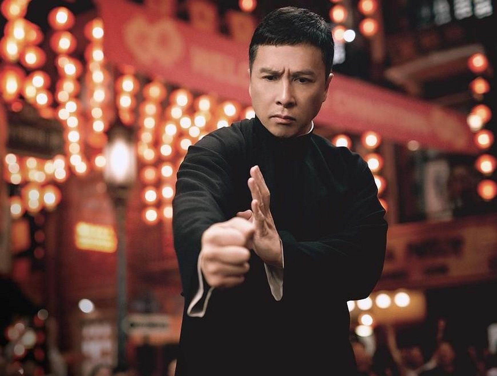 甄子丹是中国武术电影的代表人物之一,他的电影作品备受观众喜爱.