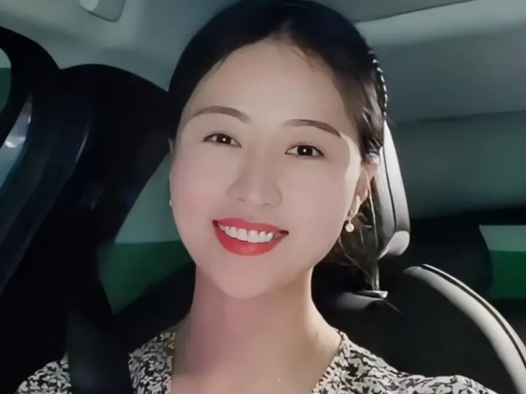 相宜,原名张婷,陕西咸阳人,中共党员,西安建筑科技大学土木工程学院