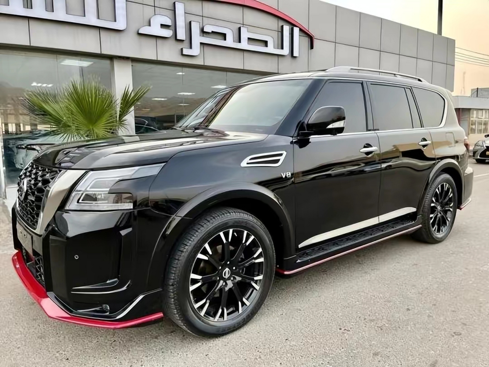 汽车# 新款日产途乐nismo,外观上采用了黑武士的设计,除了外观的杉破