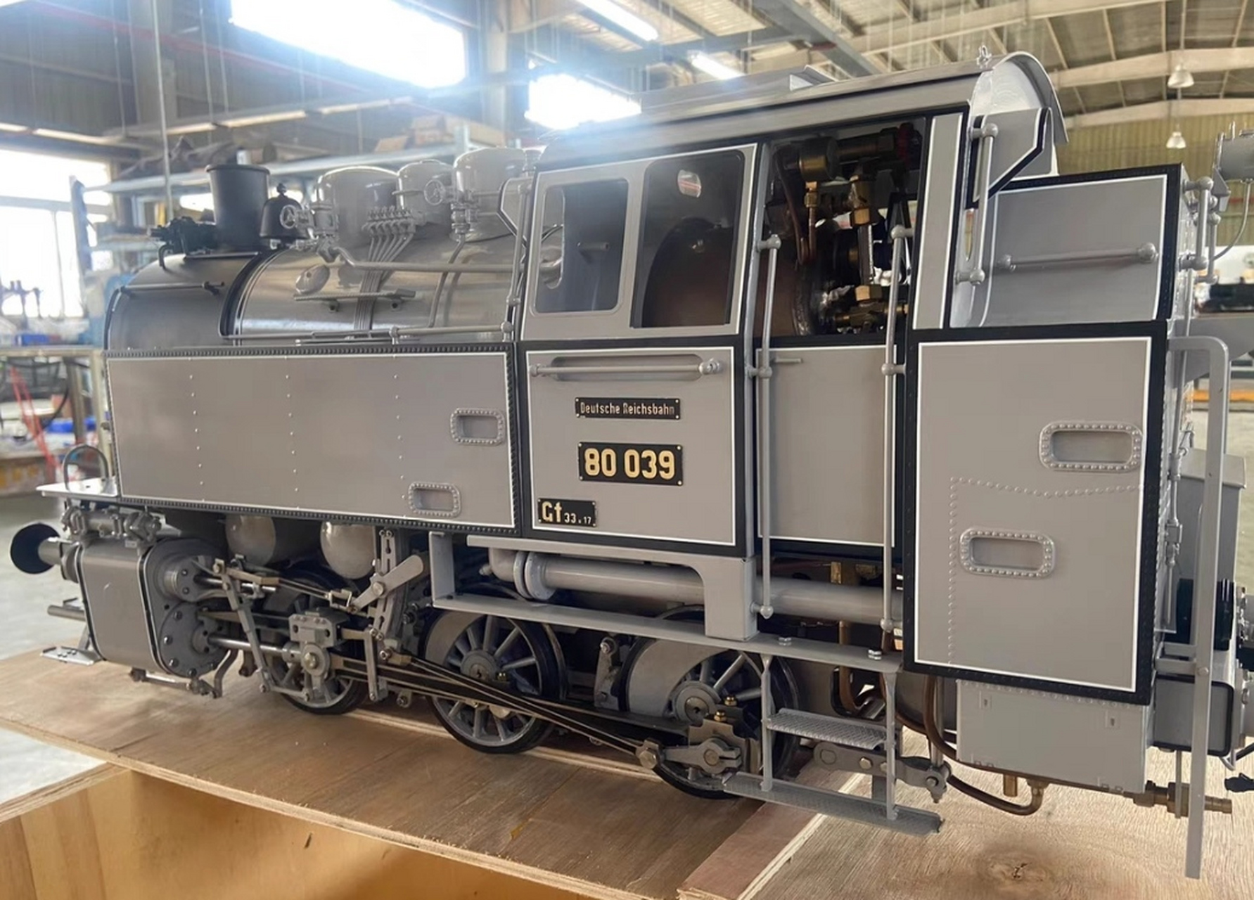 不得不说,我们的厂家真的很牛,为客户精心打造的德国br80蒸汽机车模型