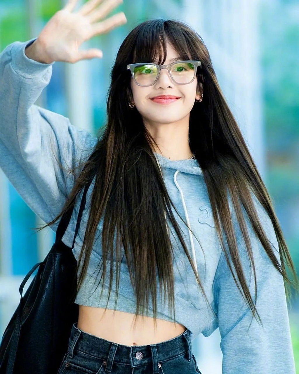 blackpink的四位出发新加坡演唱会,金珍妮jennie kim身穿中国设计师