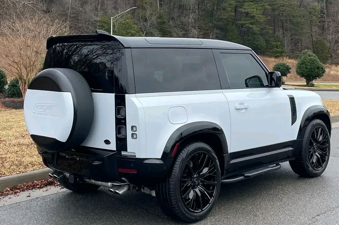 路虎汽车出品,短轴 "熊猫"双色涂装,传奇版"卫士"首次曝光