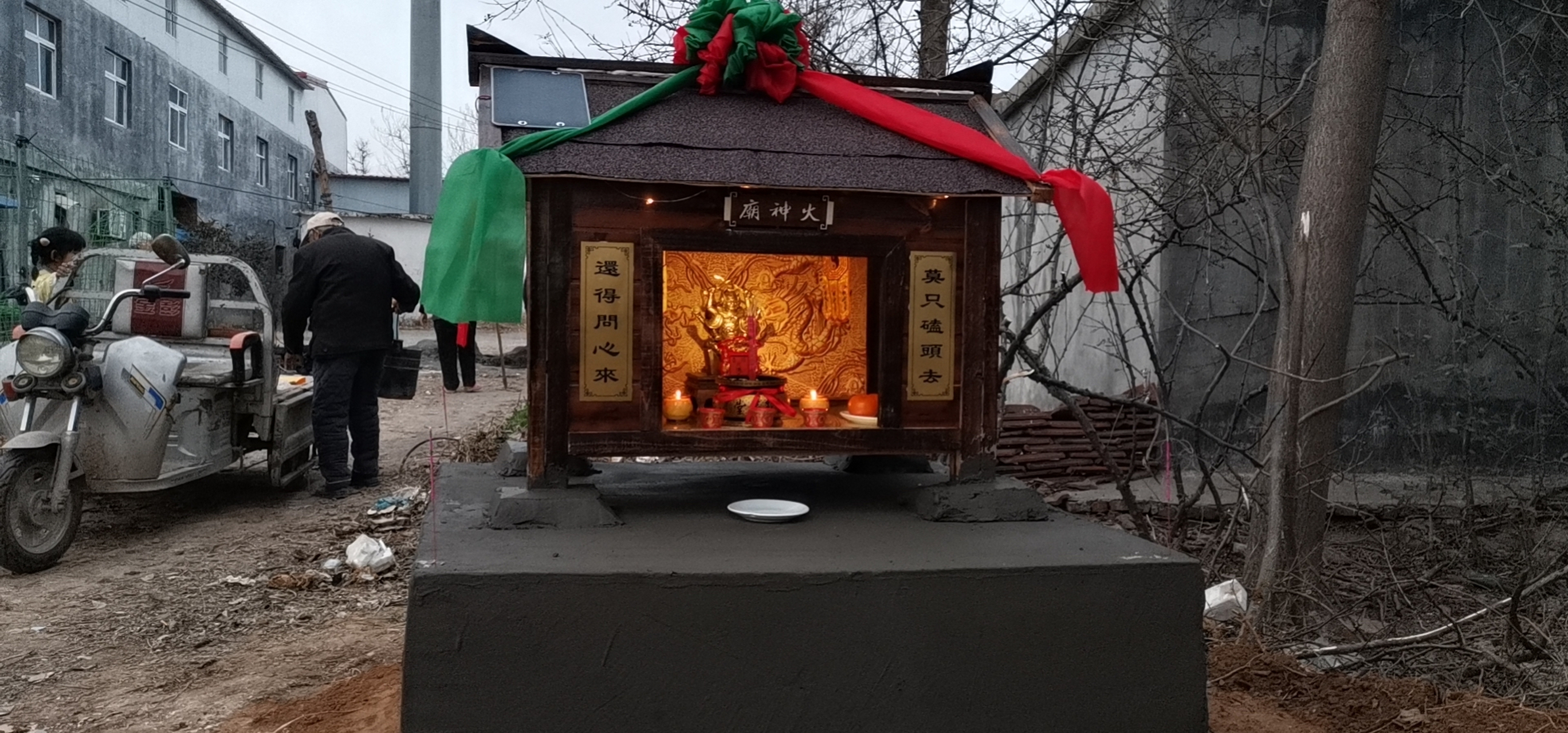 河南郑州农村火神庙 神佛小庙:每个人都有自己心中的神!