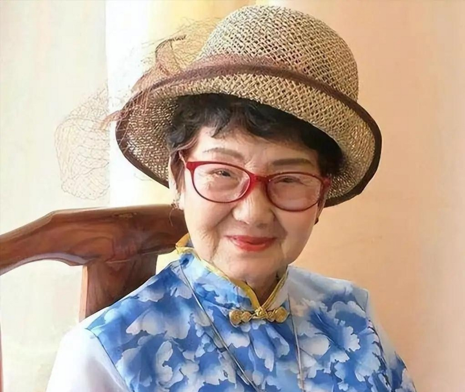 改革开放后,吴胜明看准时机,倾尽多年积蓄,回到老家嵊州开了自己的