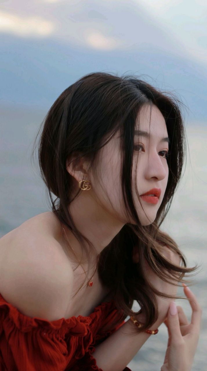 "小谢同学"红裙写真