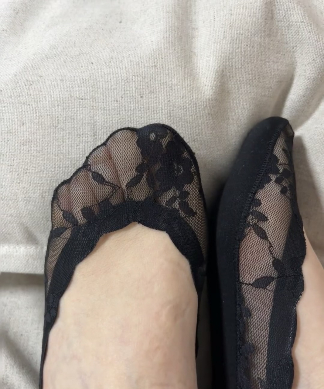 夏天穿这种黑丝袜会不会脚臭呀?