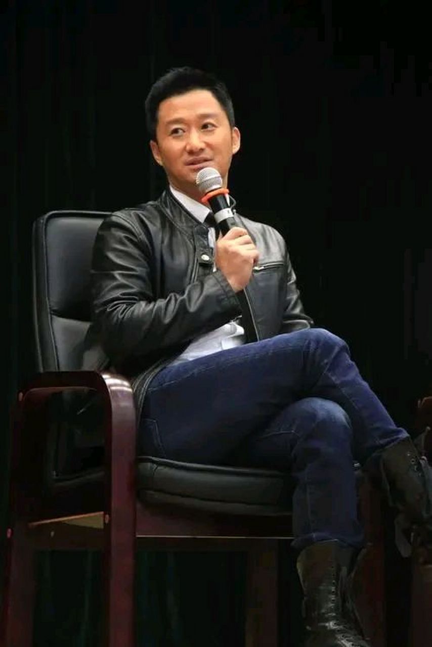 2016年,吴京打电话给王思聪:"兄弟,我要拍部电影,100万片酬,能来帮我