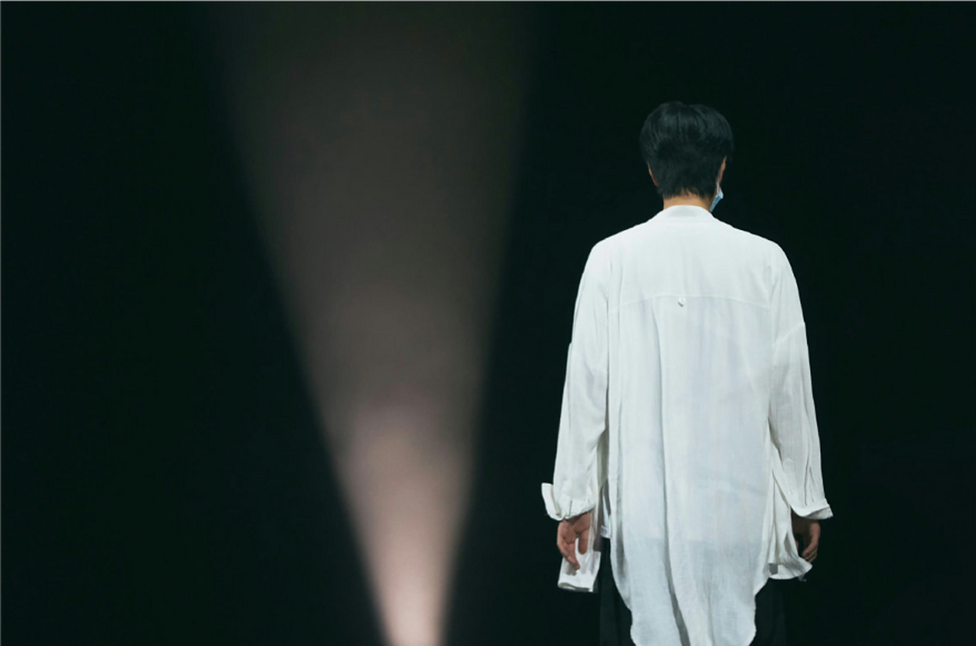 王一博的背影, 满满的安全感 #王一博