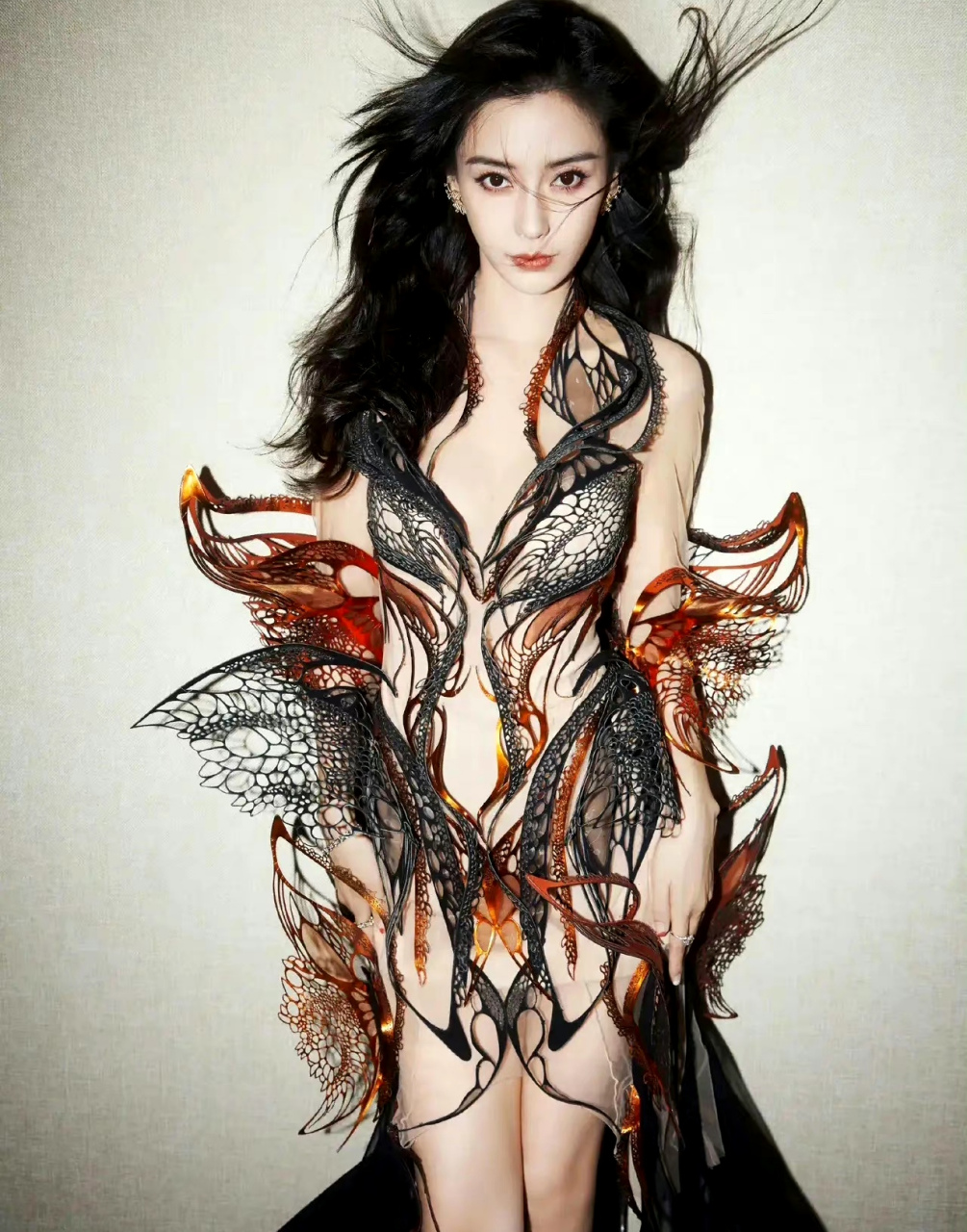 烈焰女战神,烈焰蝴蝶03真的好美啊 这造型拿捏[鲜花]angelababy最新