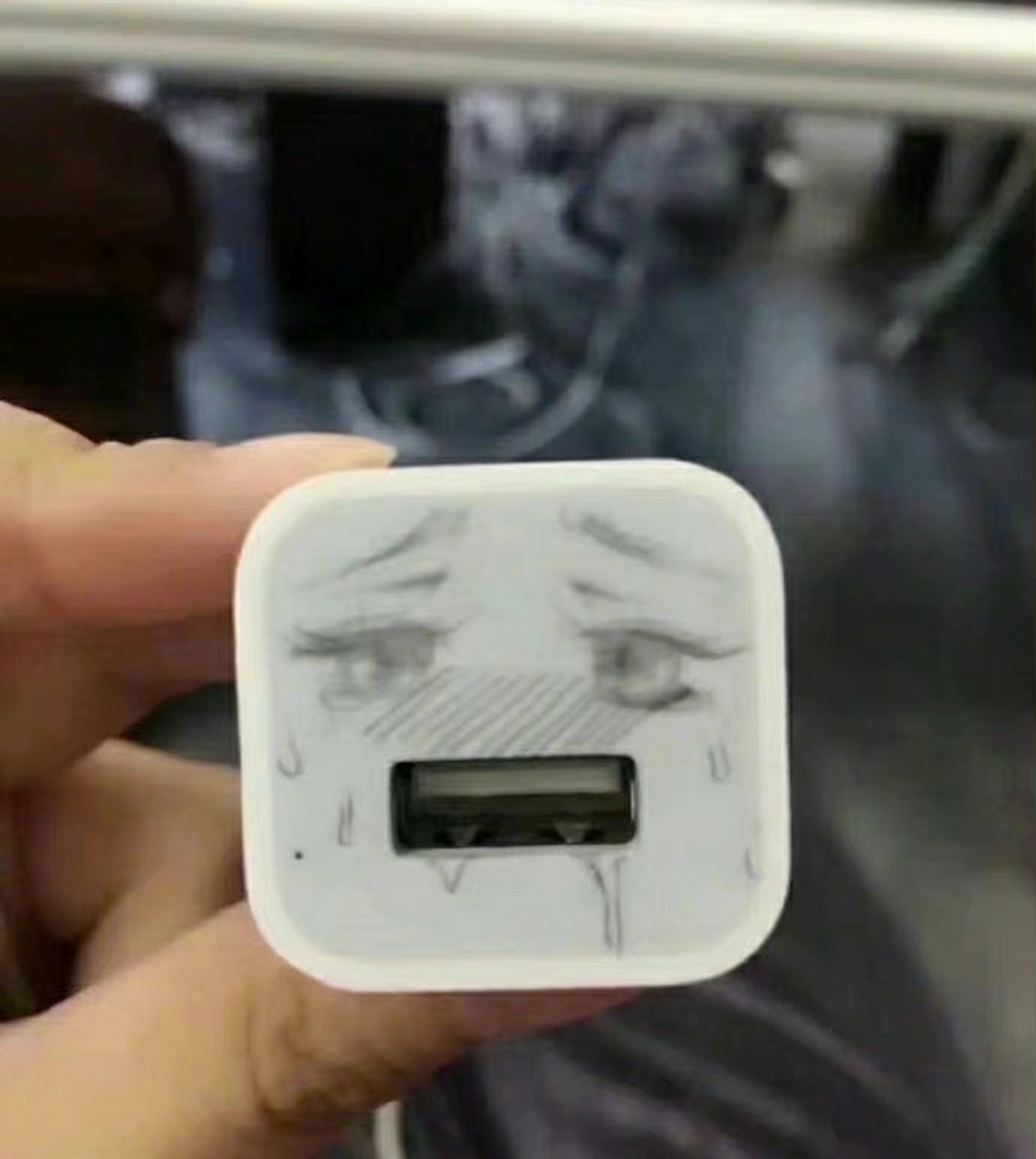 把充电器借给美术生之后…#搞笑# #趣图搞笑# #逗你玩呢