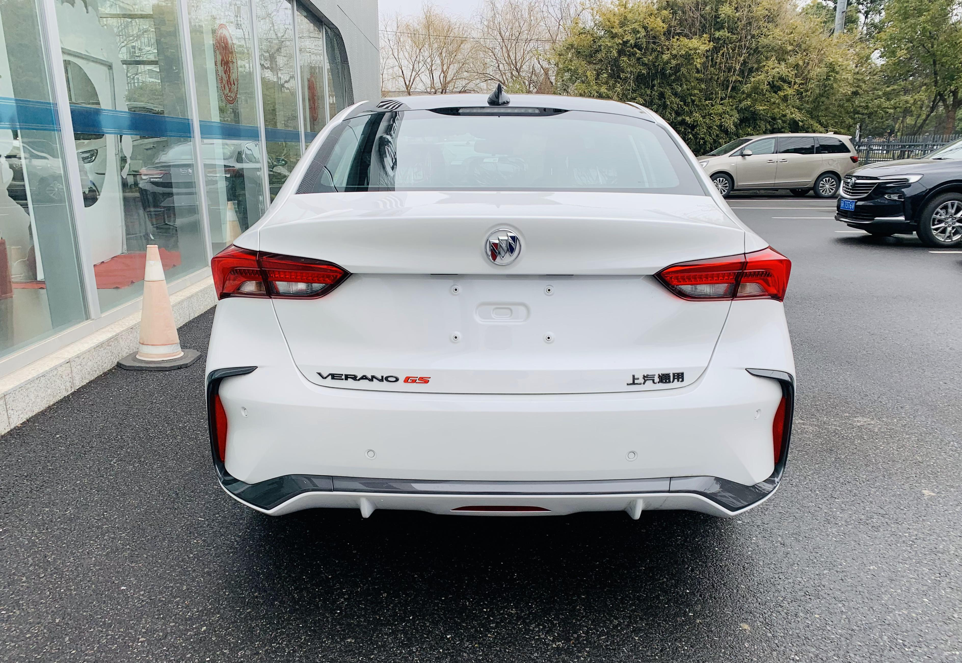 白色款威朗gs 灵动而张扬