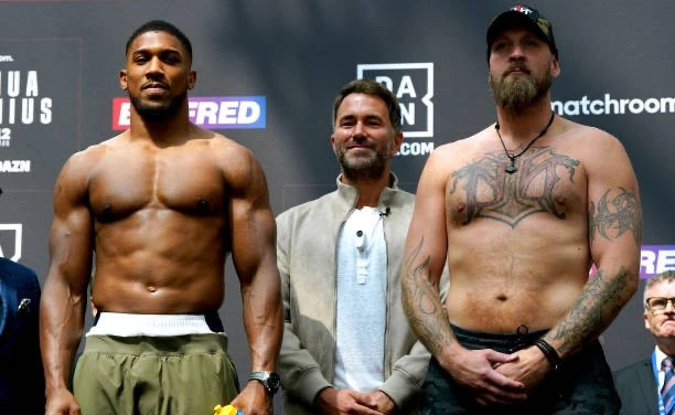 安东尼·约书亚vs罗伯特·海伦纽斯!赛前称重图集